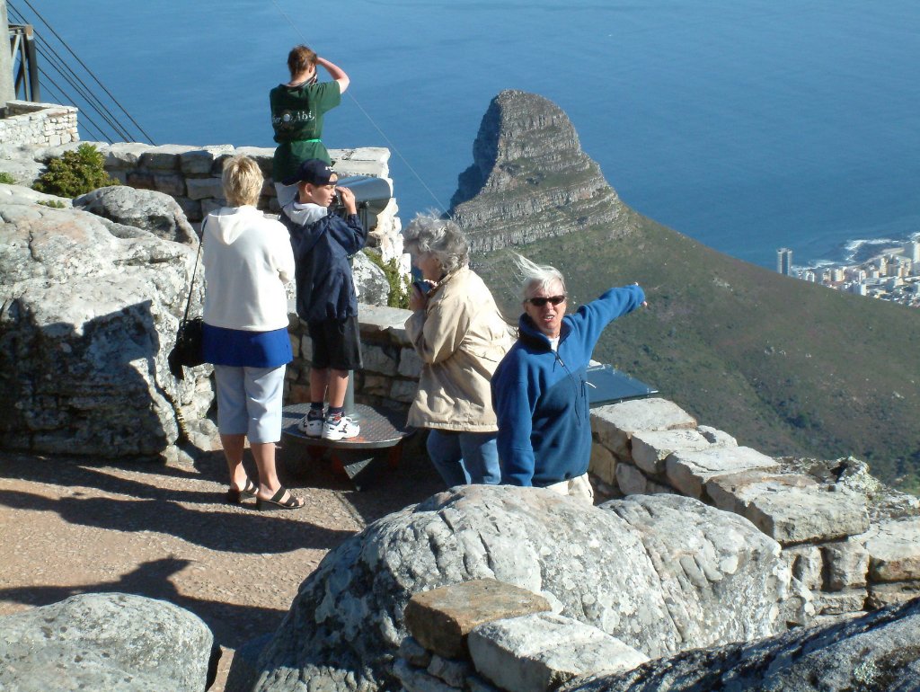 05-On Table Mountain, Marjolijn points to Seapoint.jpg - On Table Mountain, Marjolijn points to Seapoint